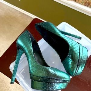 Brian Atwood green textured heels